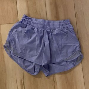 Lululemon low rise 4” hotty hot shorts